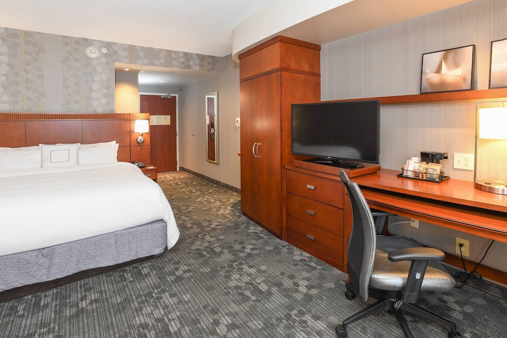 Courtyard By Marriott Cincinnati North At Union Centre 46/50