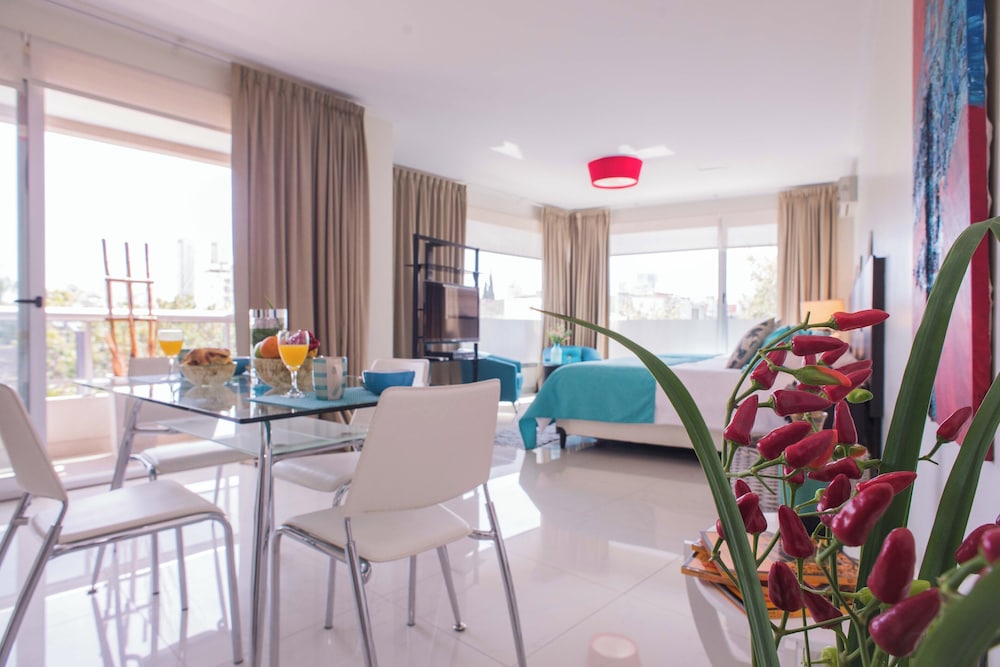 Soho Luxury Suites 83/99