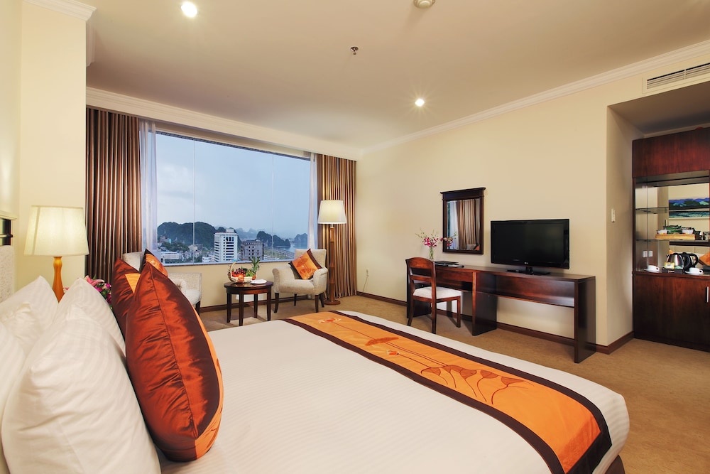 Ha Long Dc Hotel 8/45