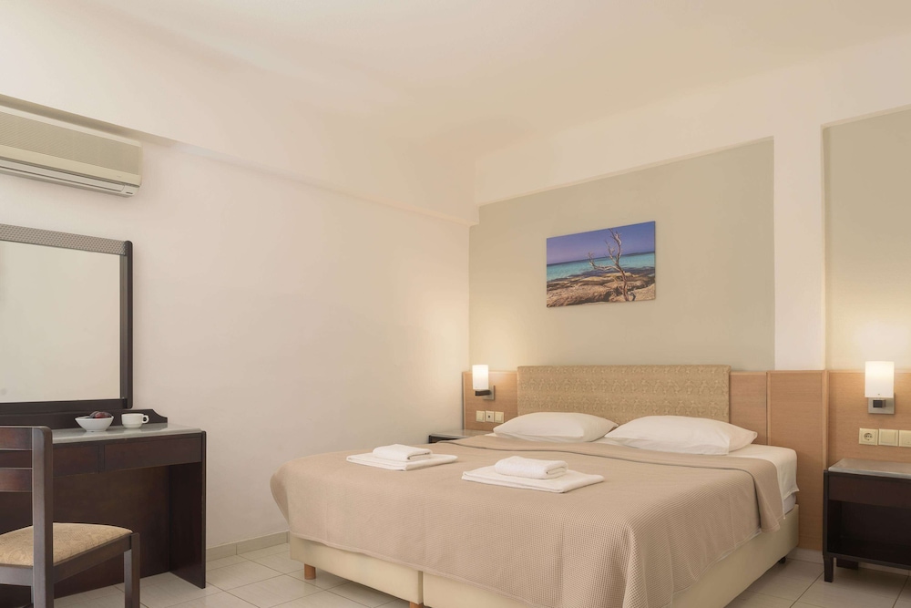 Sergios Hotel 24/63
