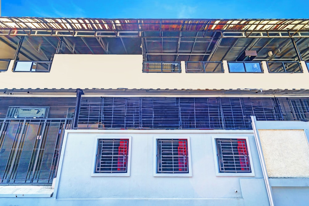Oyo 230 Maleo Residence photo5