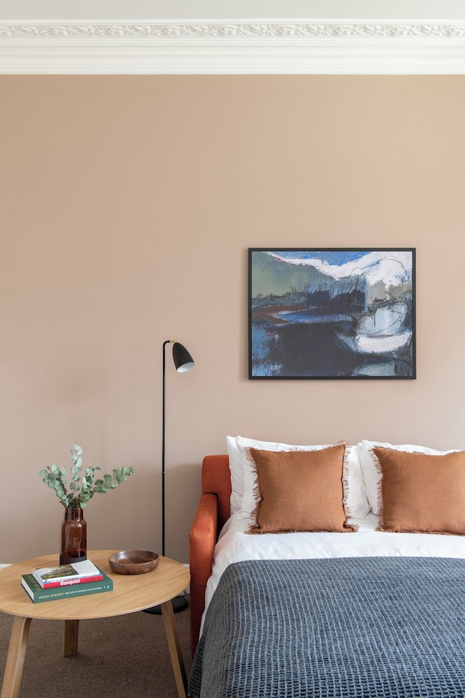 SACO Reading - Castle Crescent 18/64