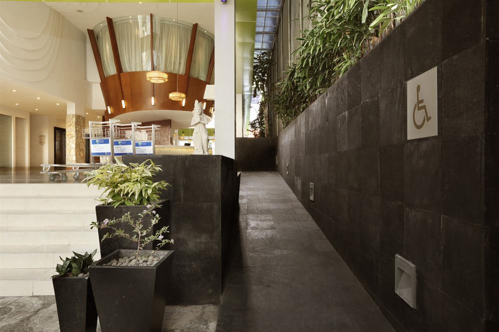 Diamond Hotel Kuta Bali (Ex Holiday Inn Express Bali Raya Kuta) 7/50