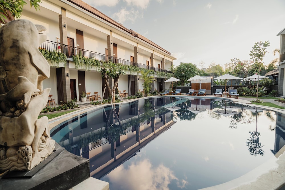 You Suite Seminyak 6/31