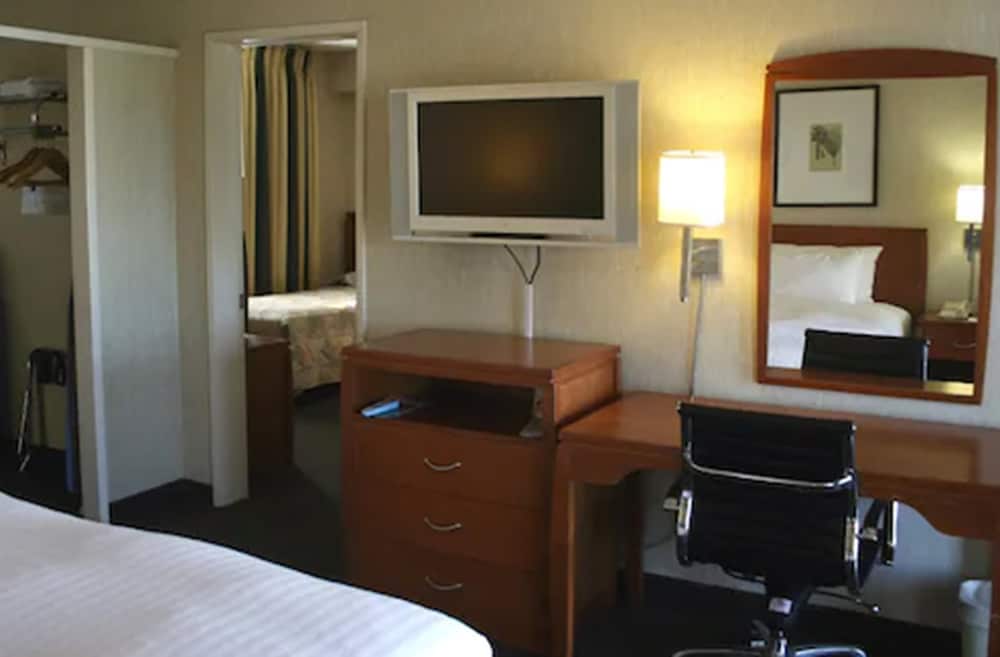 Vagabond Inn Los Angeles-USC 31/35