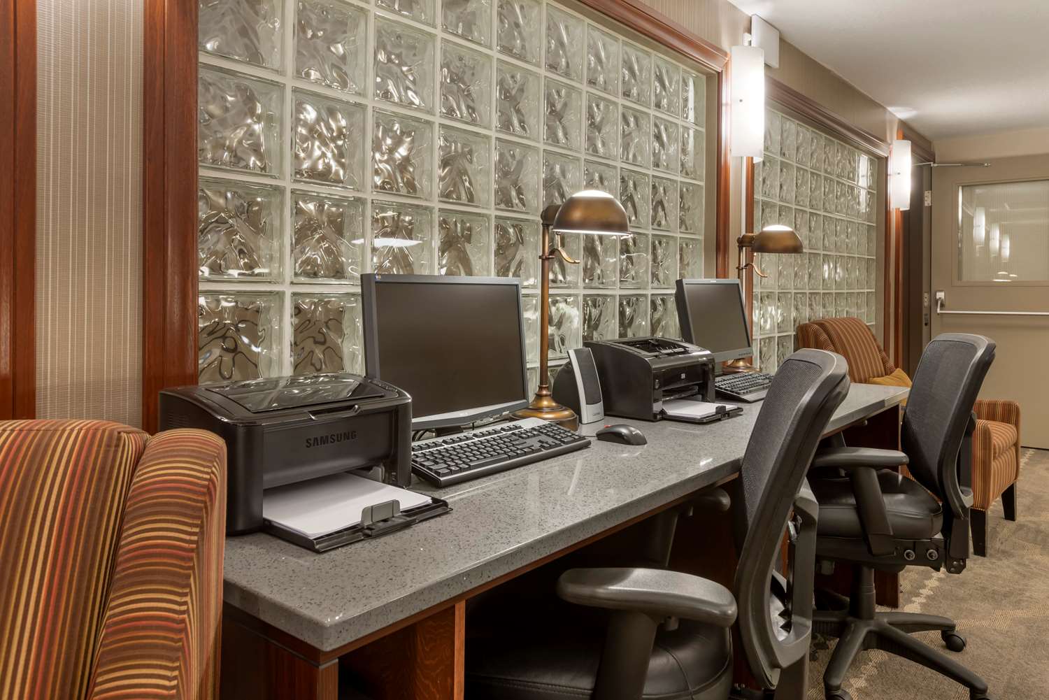 Best Western Plus Baker Street Inn 60/68
