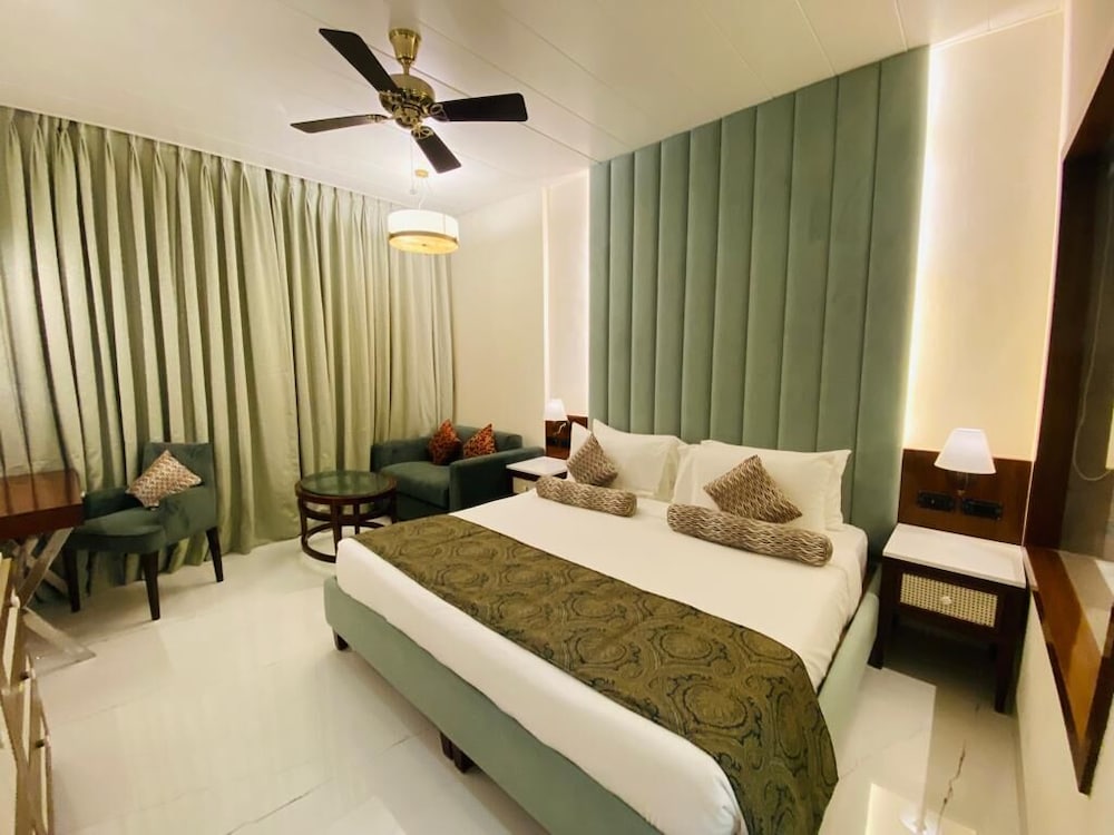 Aqua, Luxury, Queen Bed, with View