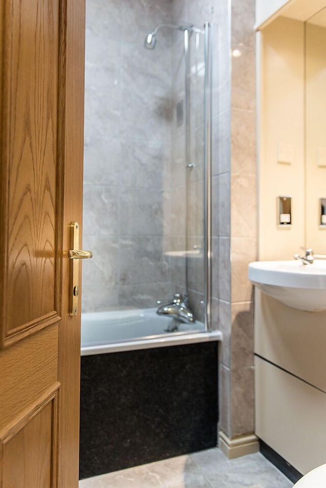 The Parsonage Hotel Spa 11/71