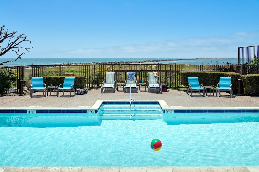 The Beach House Hotel Half Moon Bay 3/50