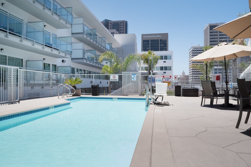Holiday Inn Express San Diego Downtown 5/56
