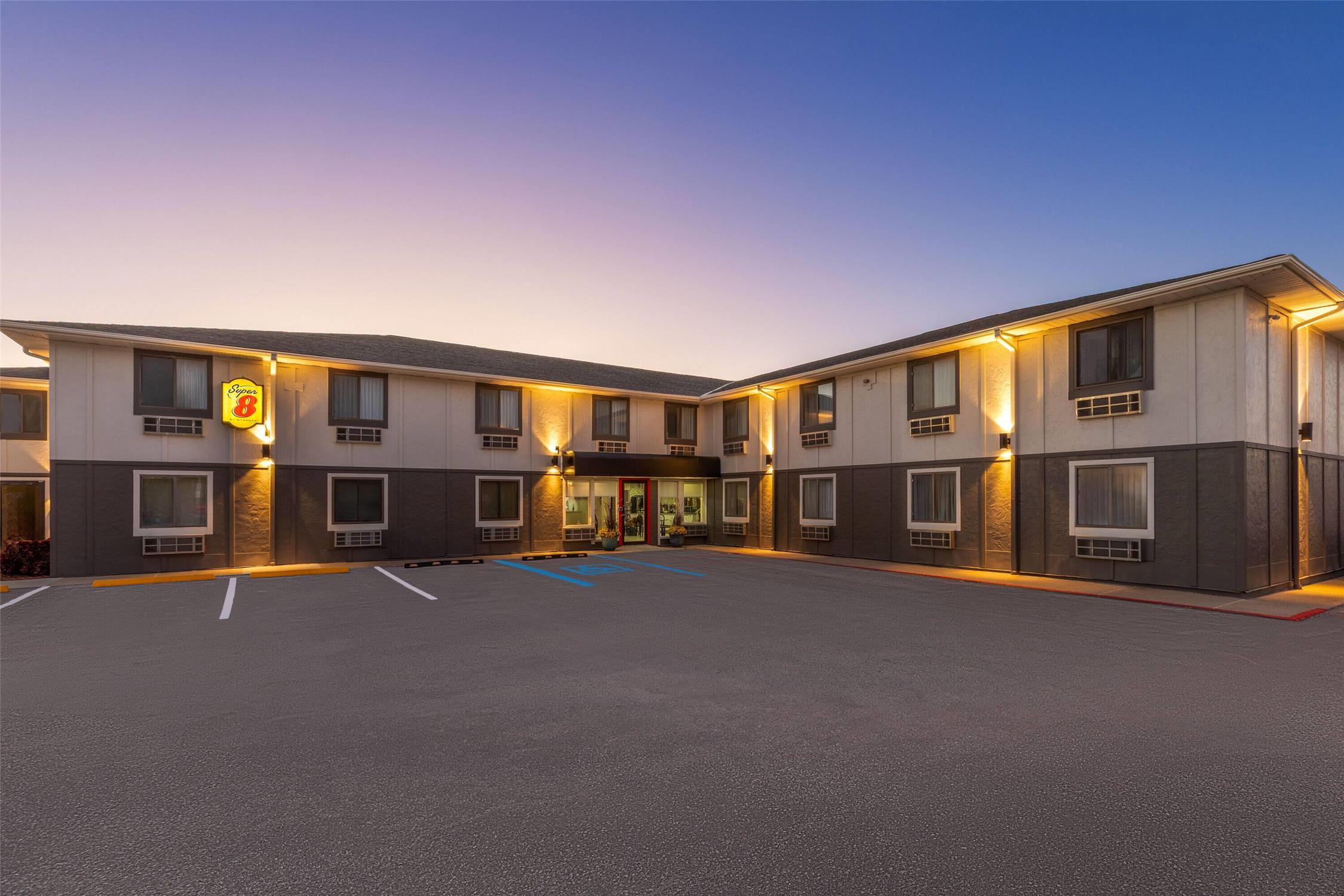 Super 8 By Wyndham Rock Port MO 1/22
