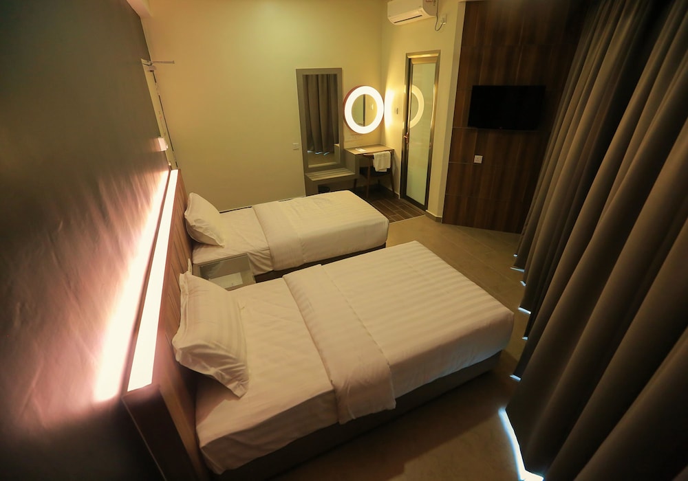 Pantai Regal Hotel 20/50