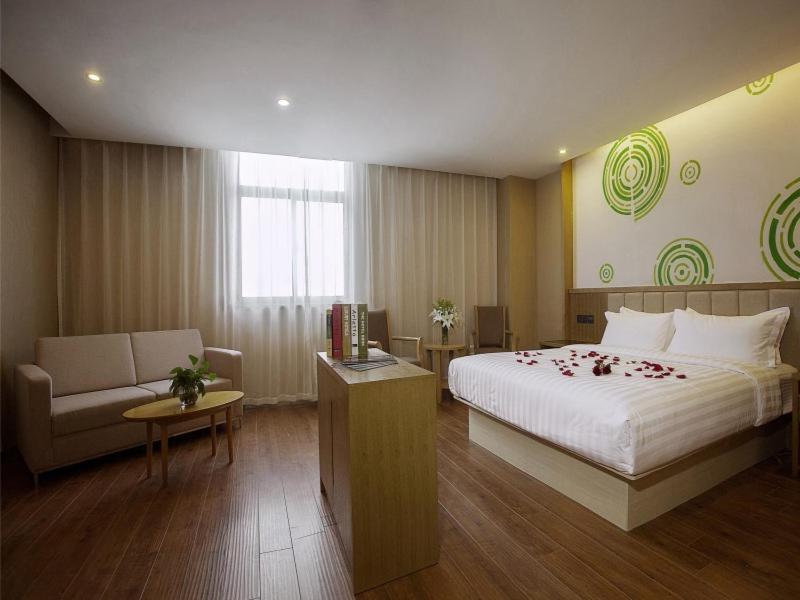 GreenTree Inn Taizhou Golden Eagle Shopping Center Dongfeng Road Express Hotel 8/39