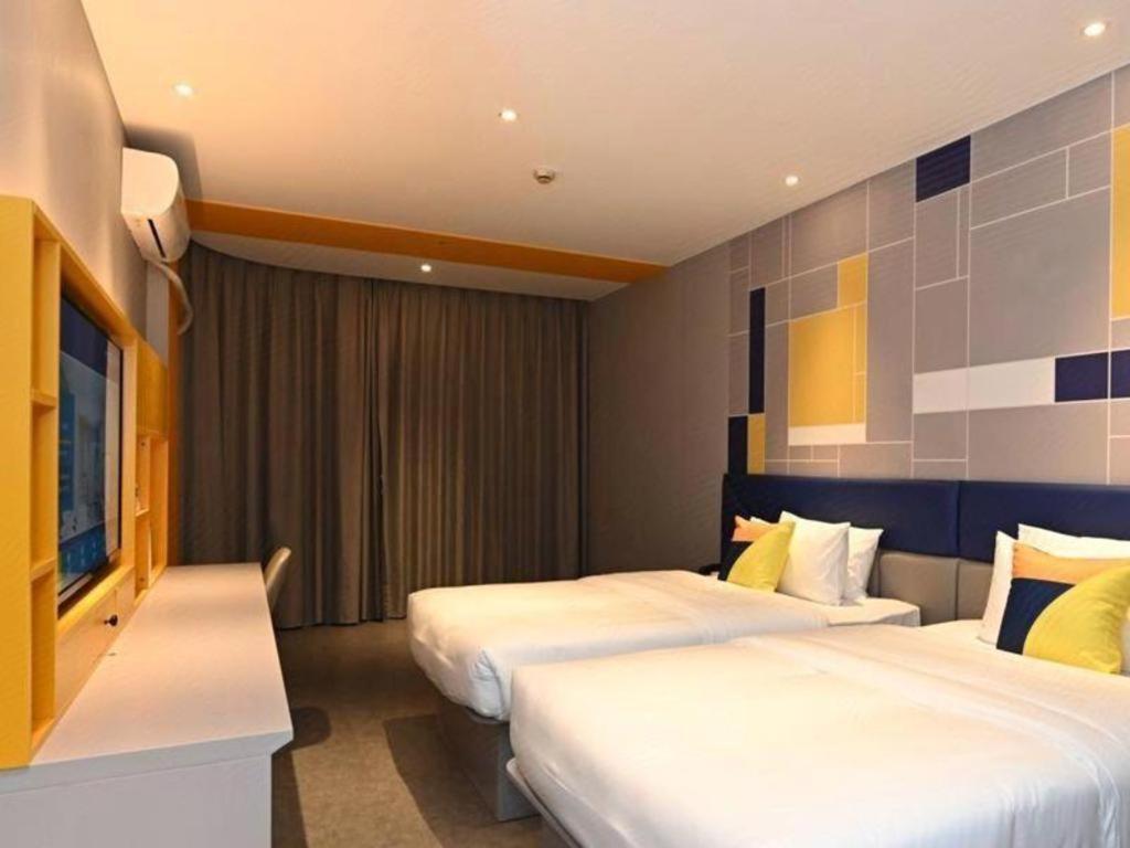 7 Days Inn (Shanghai Yichuan Road) 37/58