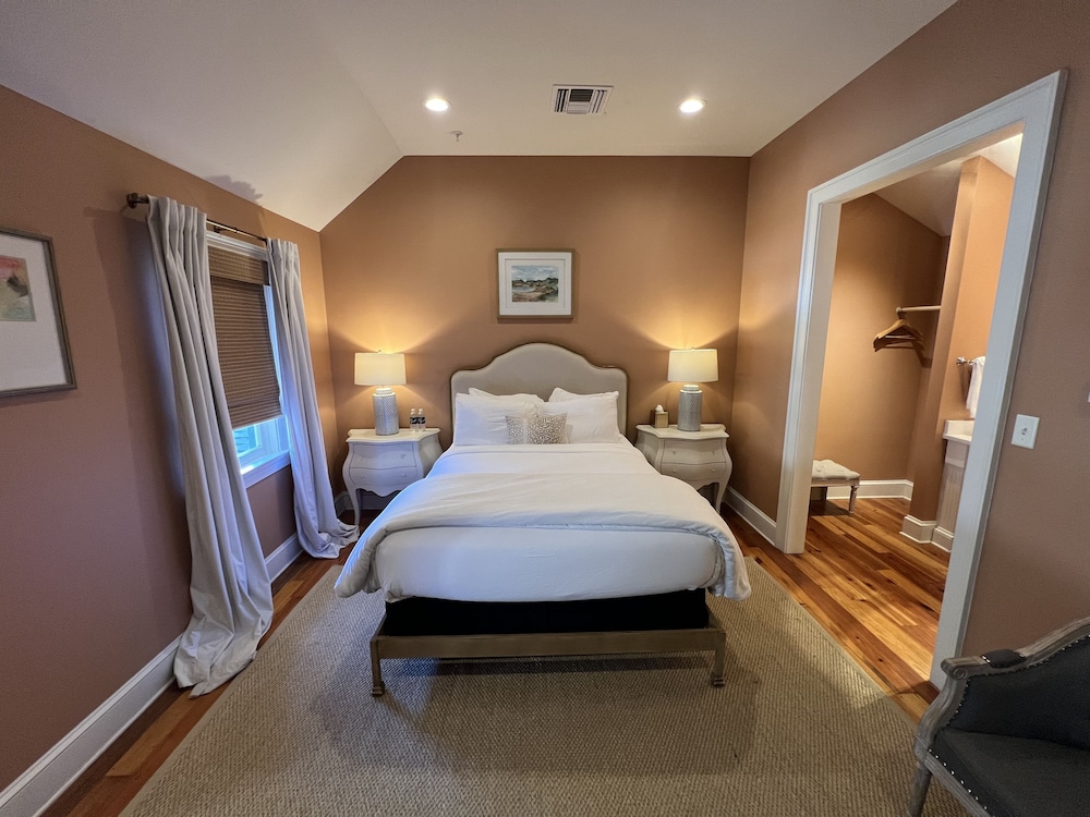 Garden, Melia, Queen Bed