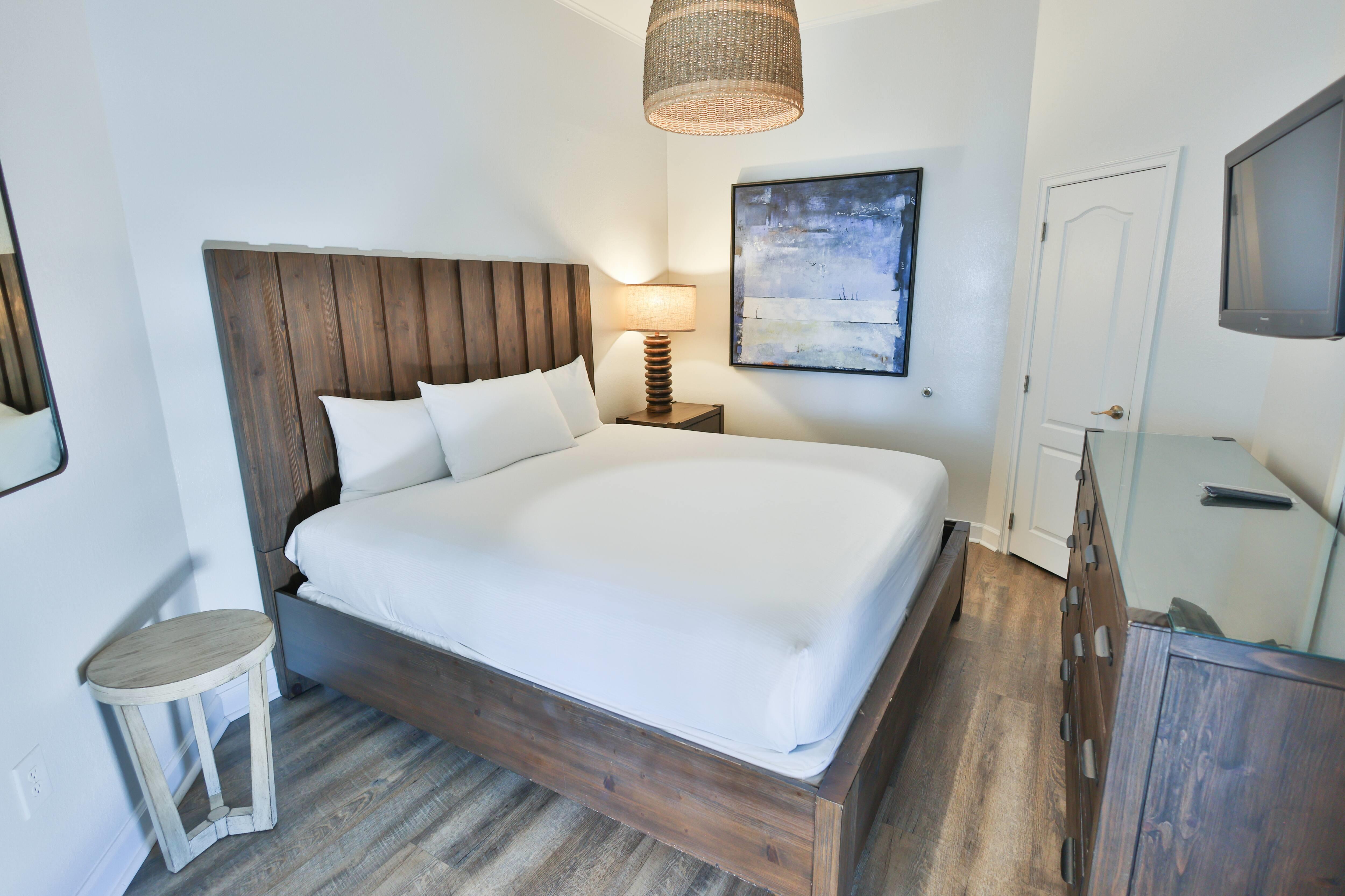 2 Bedrooms, Penthouse Suite, 1 King and 2 Queen Beds