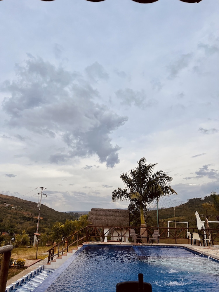 Hotel Campestre Palmas Del Zamorano 46/50
