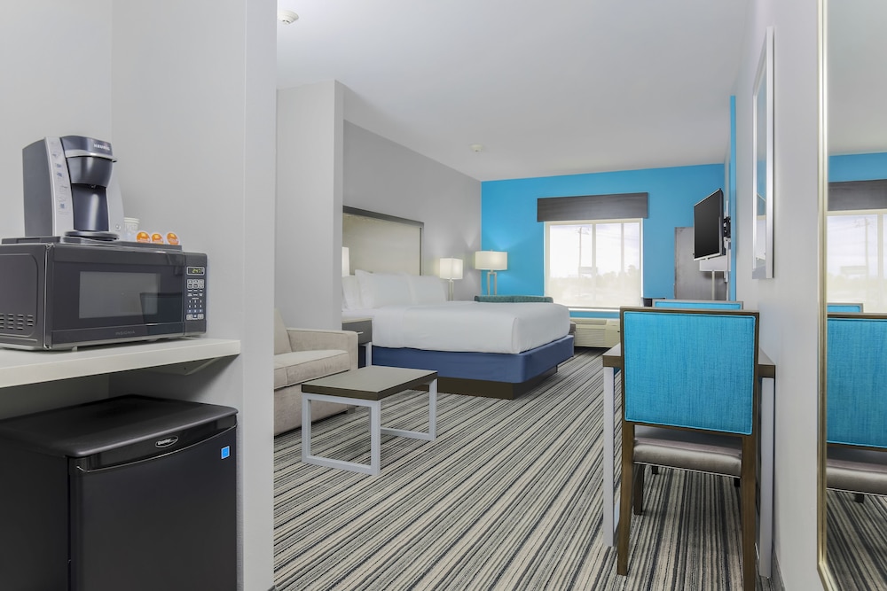 Holiday Inn Express Suites Houston Se Airport Area 43/71