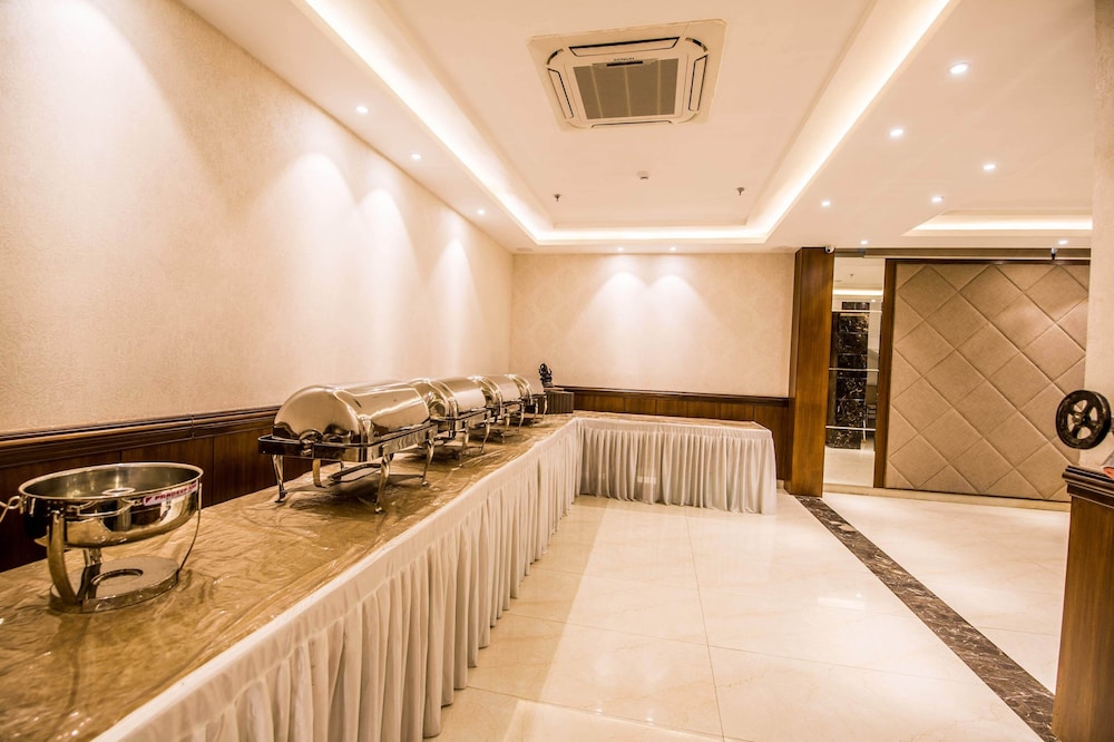 Hotel Sumaditya 20/35