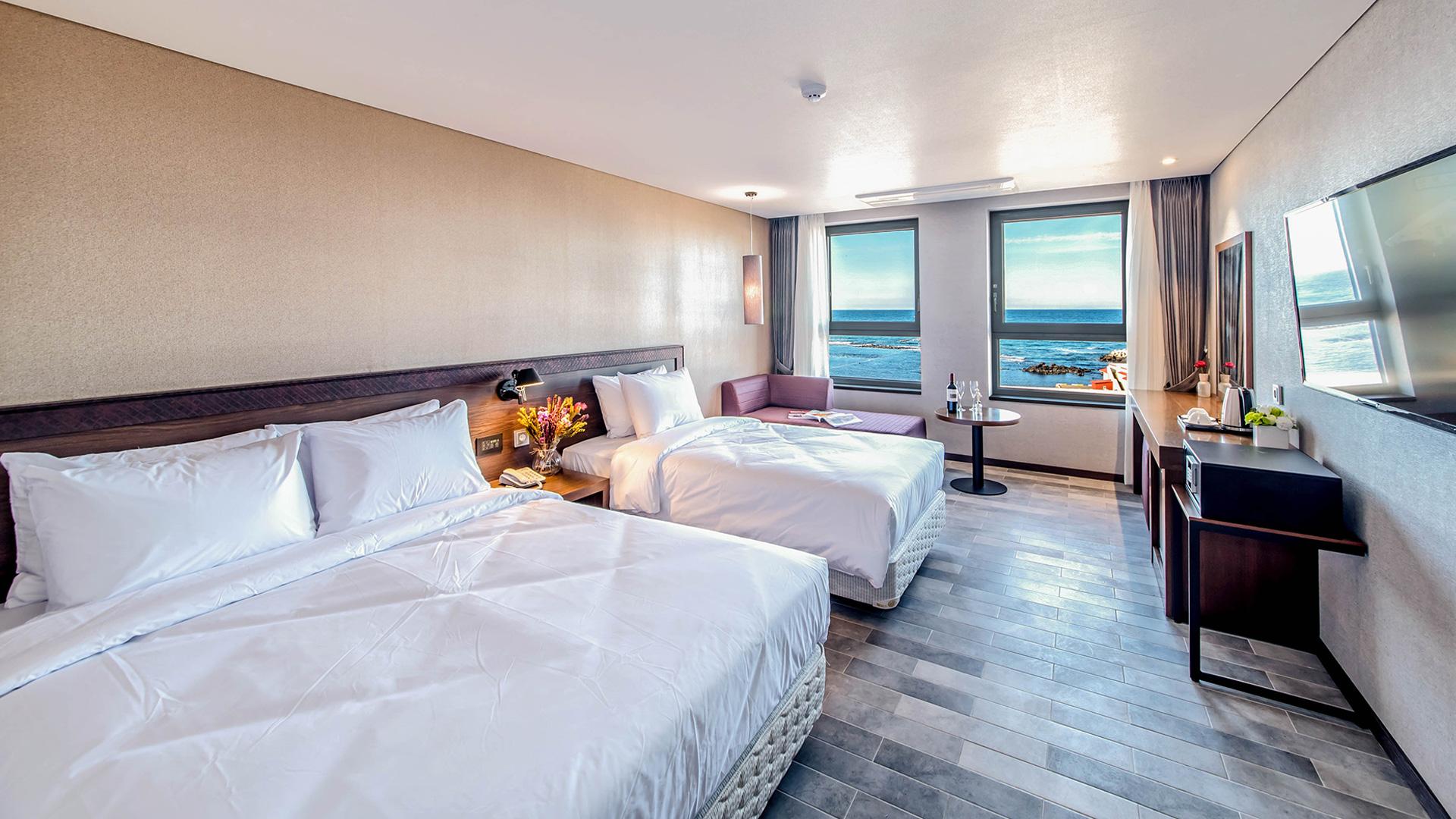 DELUXE, TWIN BEDS