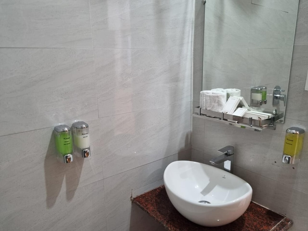 Amritara Sun Inn, Phata 40/40