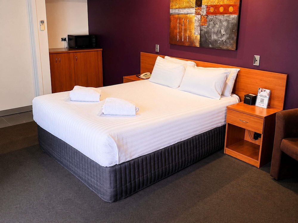 IBIS STYLES BROKEN HILL 17/48