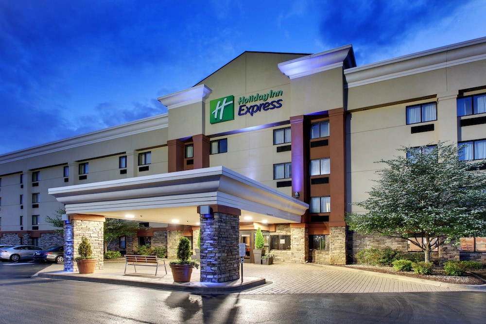 Holiday Inn Express Fort Campbell-Oak Grove 1/48