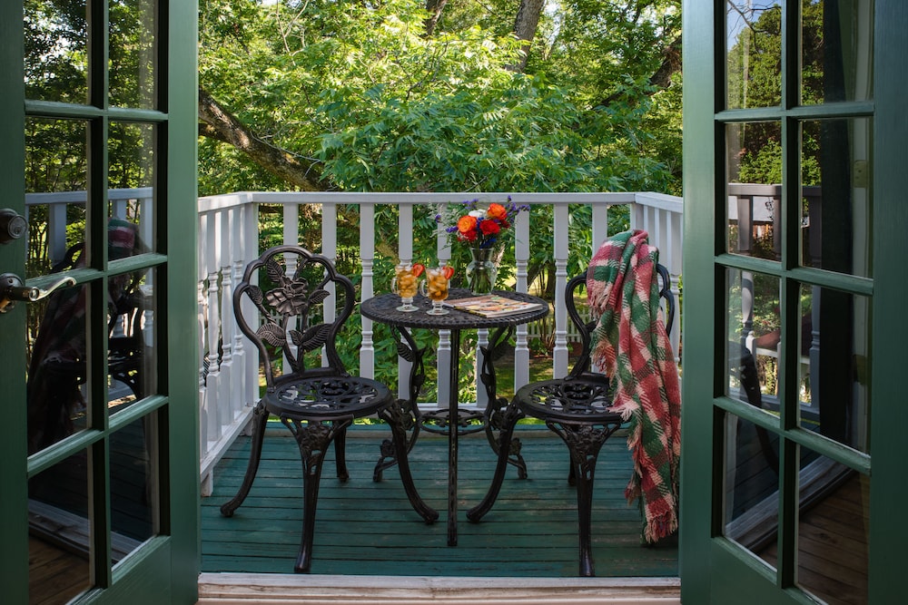 White Oak Manor Bed Breakfast 30/44