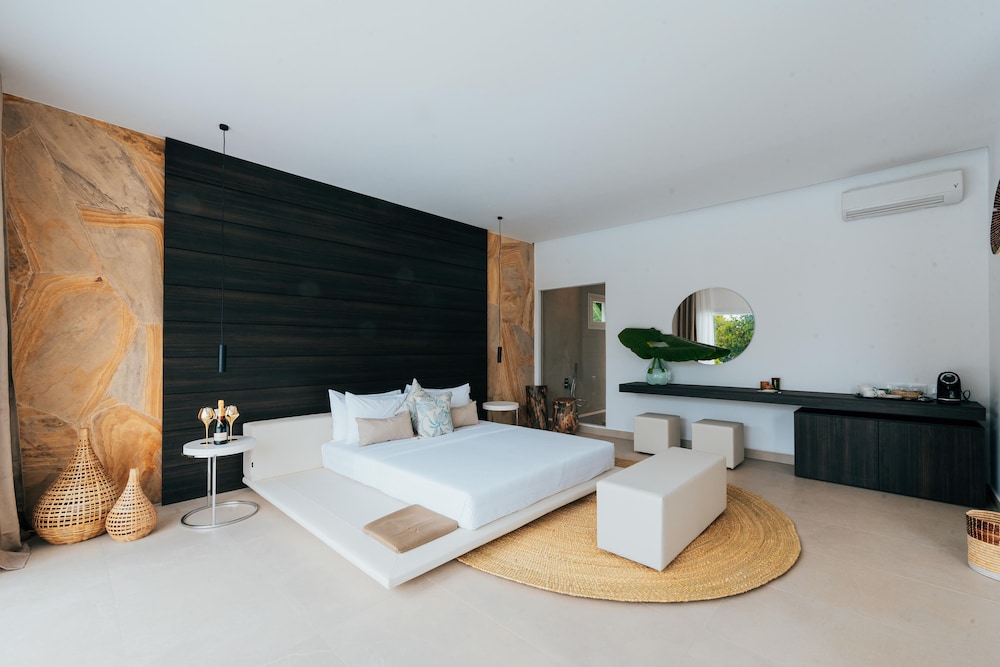 Honeymoon, Villa, King Bed, Beach Front, with Pool