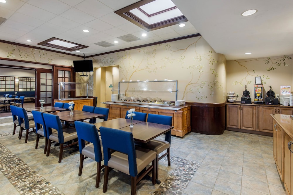 Comfort Inn Conference Center 30/35