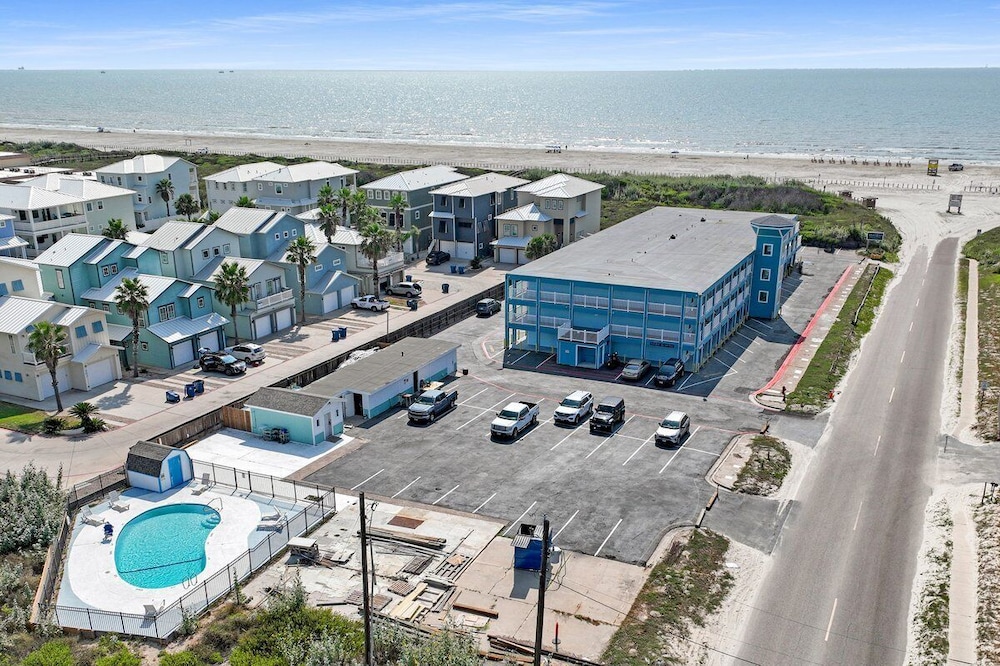 Seaside Boutique Hotel, Waves At Your Doorstep 42/50