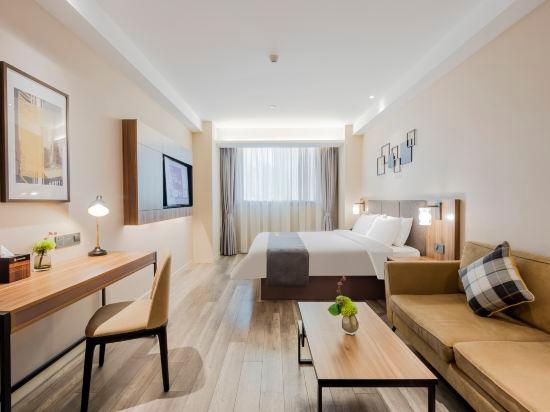 Home Inn Plus (Wuxi Zhongshan Road Shenglimen Metro Station) 37/57