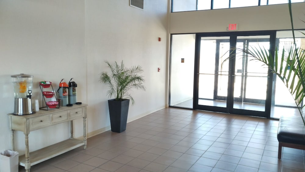 Studio6 Suites Lake Havasu City AZ 44/61