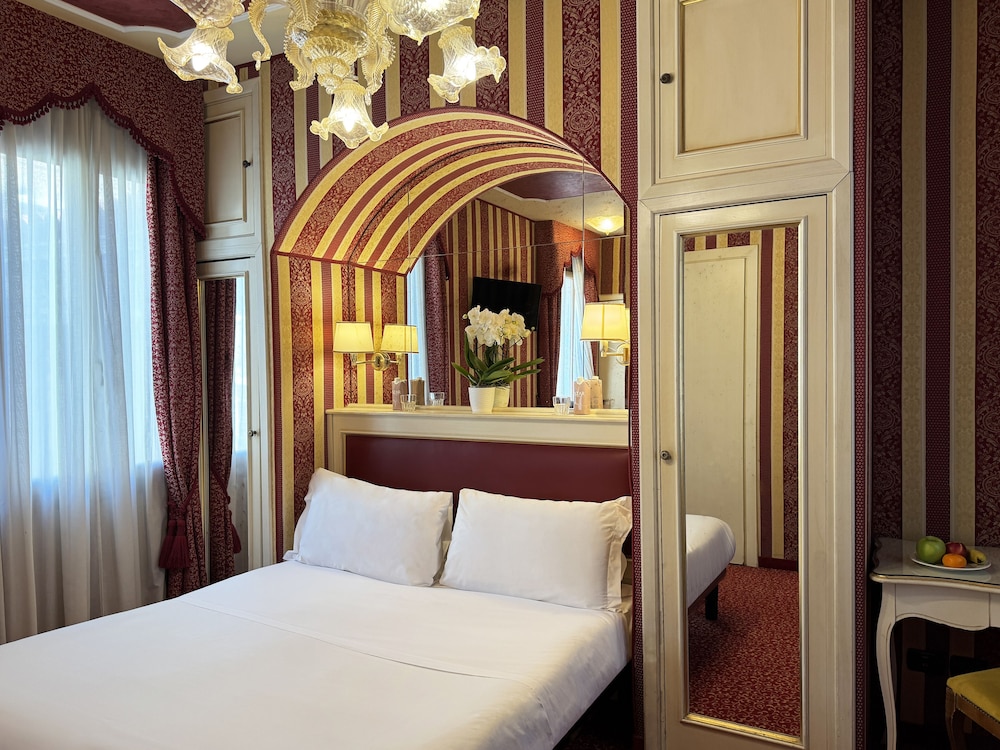 ROOM, TRIPLE