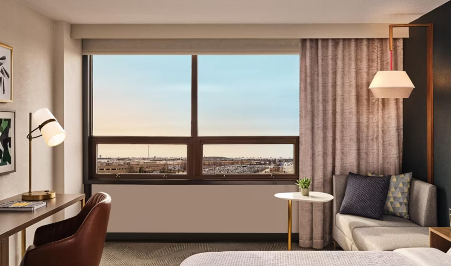 غرفة رباعية بسريرين كوين لذوي الإعاقة، Hotel RL Cleveland Airport West 4/4
