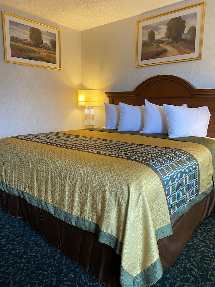 Harrisonville Inn & Suites 12/29