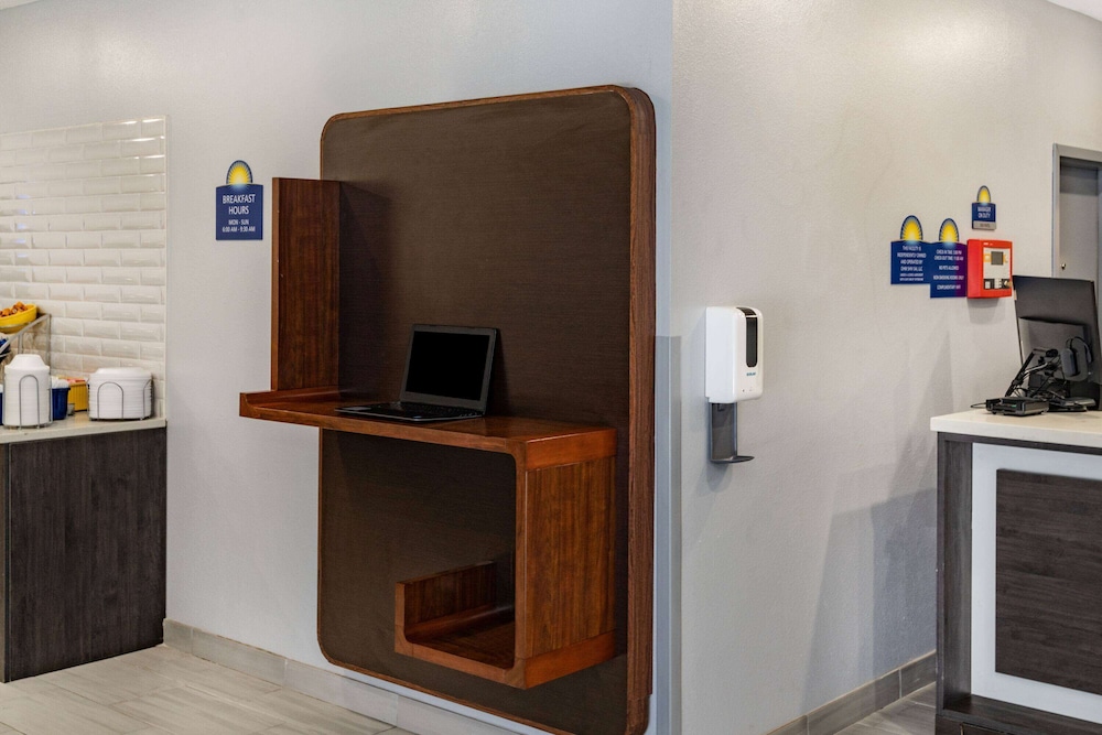 Days Inn Suites By Wyndham Horn Lake Graceland Area 25/29