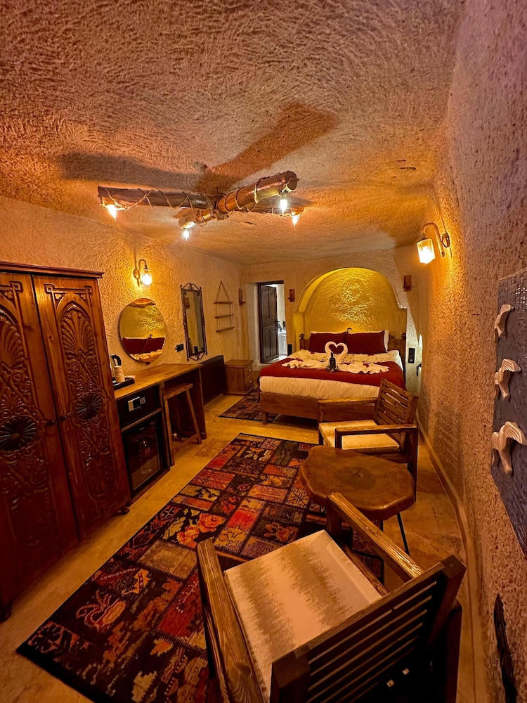 Mysterious Cave Suites 22/50