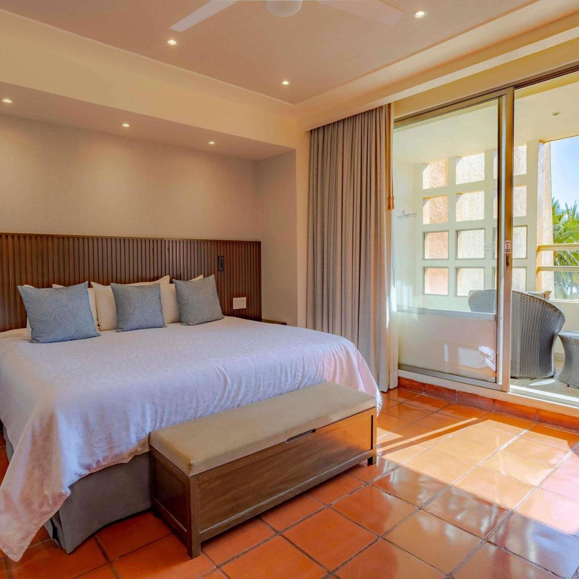 Deluxe, Executive, King Bed, Garden or Lake View, Lounge Access