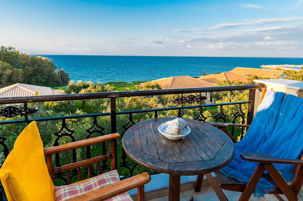 KAVOS PSAROU STUDIOS & APARTMENTS 34/37