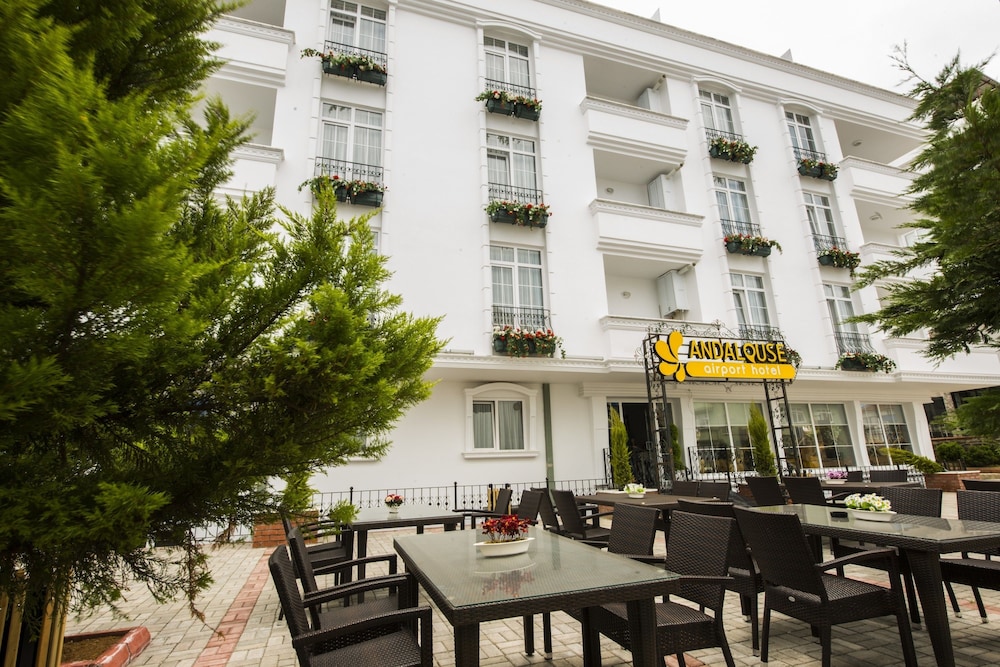 Andalouse Airport Suite Hotel 10/50