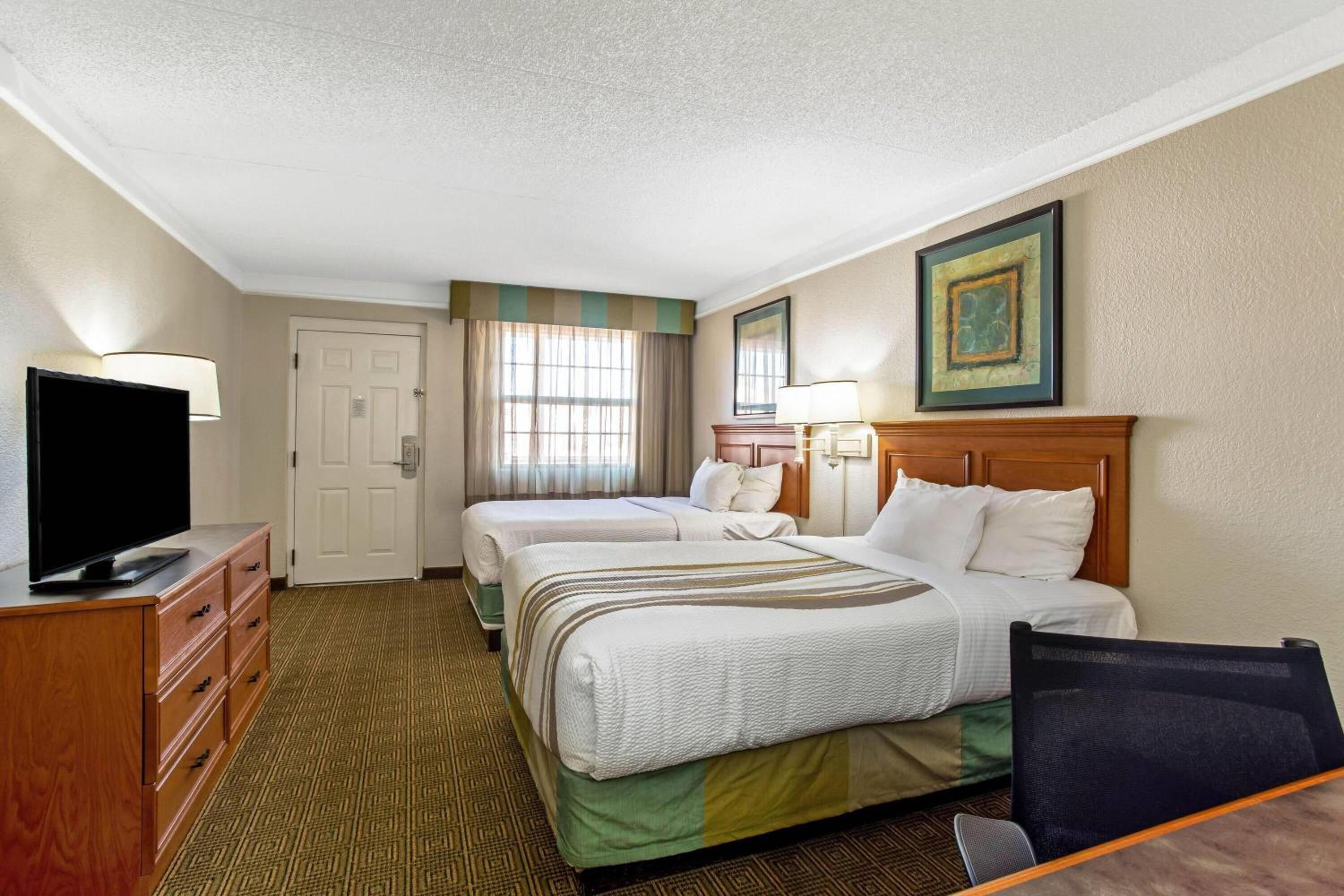DELUXE, 2 QUEEN BEDS