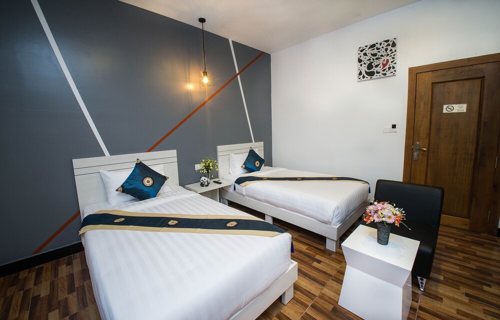 The Panda Hotel 34/55