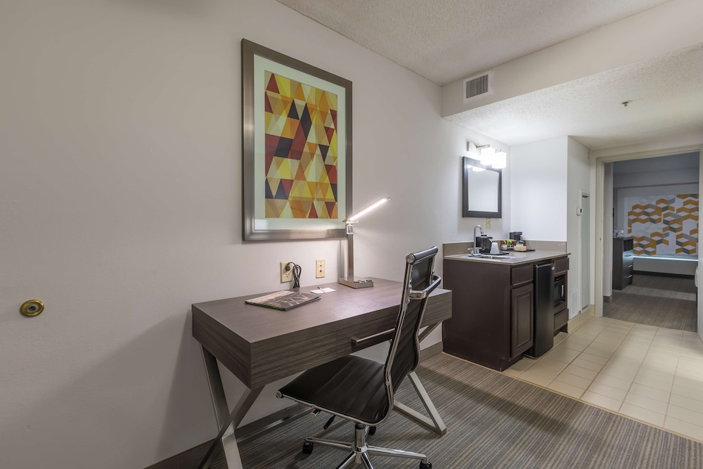 Country Inn & Suites By Radisson Lake Norman Huntersville NC 47/48