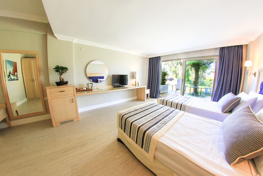 Palm Bay Beach Hotel 13/61