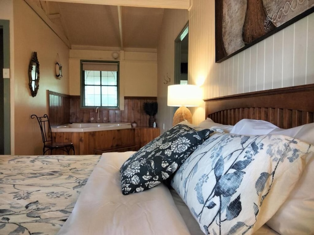 Spa, Queen Bed