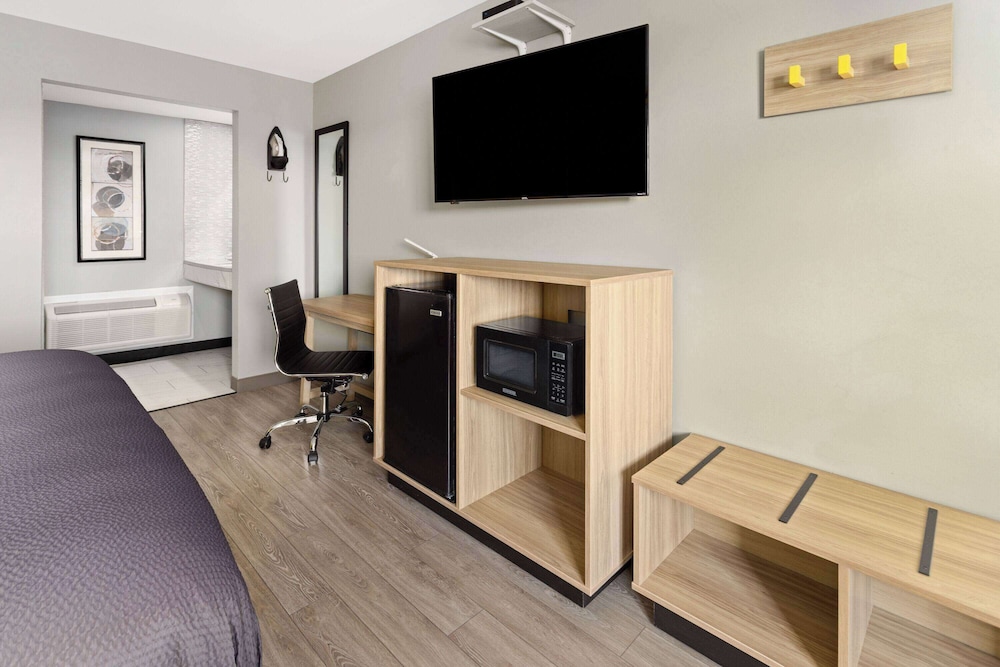 Super 8 by Wyndham Hazleton 27/33