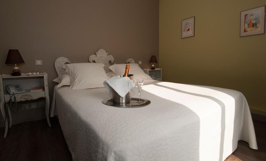 HOTEL LE COQ HARDI 26/51