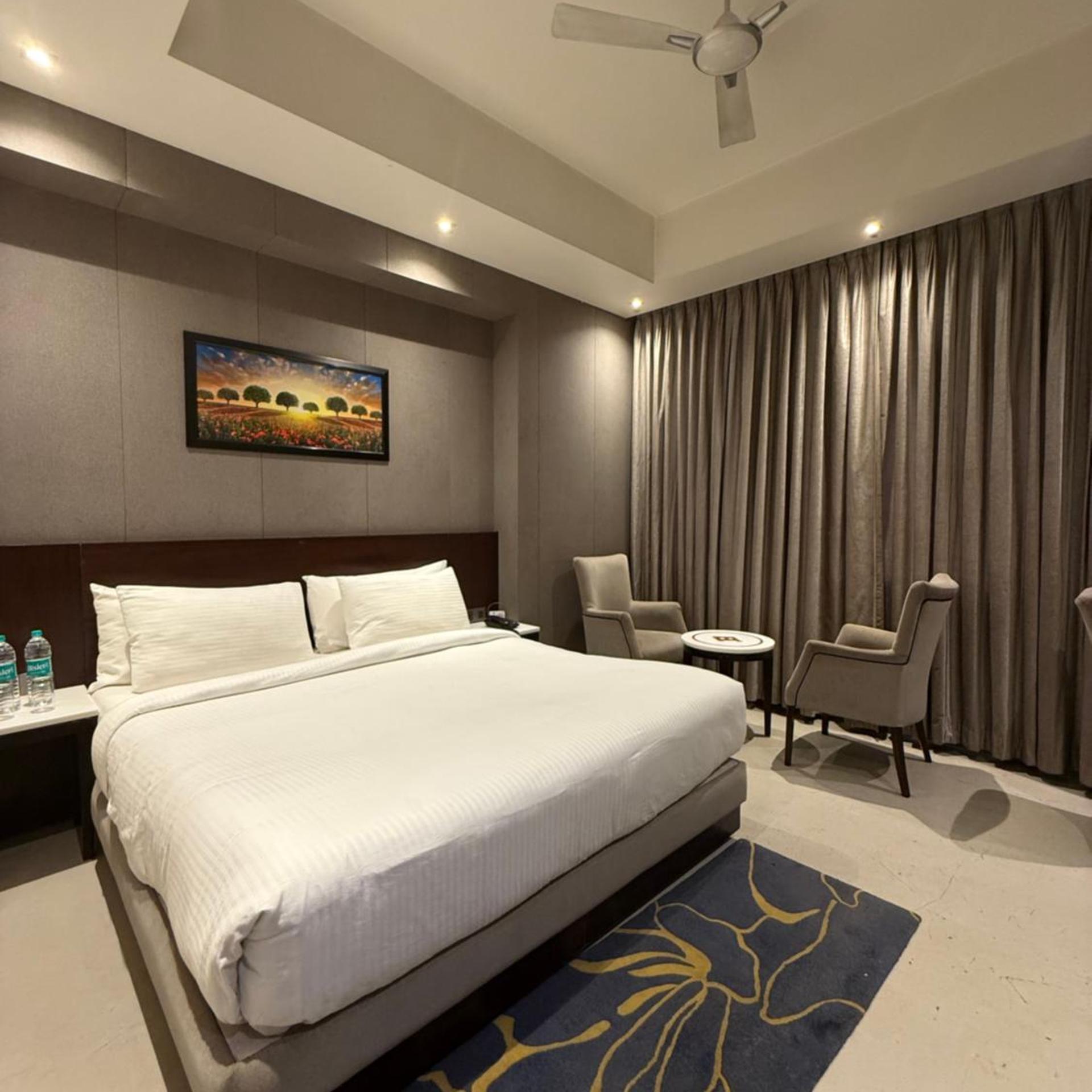 HOTEL BRIJWASI LANDS INN 19/55