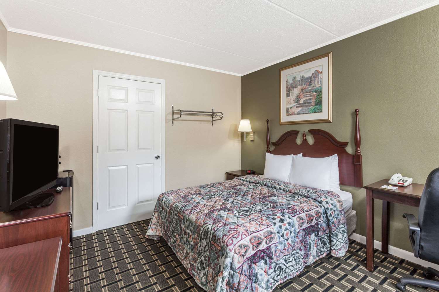 Days Inn by Wyndham Lenoir City 4/11
